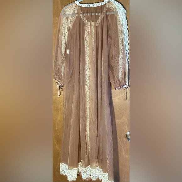 Vintage Tosca Lingerie Robe Maxi Sheer Tan/nude, cream Lace long sleeve Sz M - Picture 7 of 8